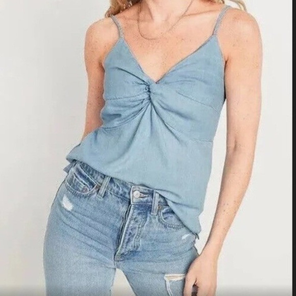 Old Navy Chambray‎ Tank Top Women 2X Light Blue Plus Size Smocked Summer Coastal